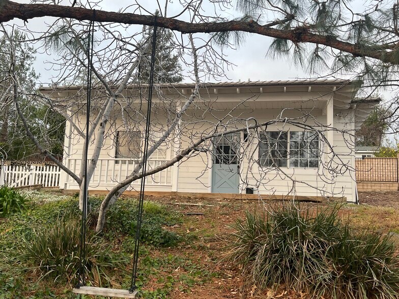 Building Photo - 8960 Camellia Ct