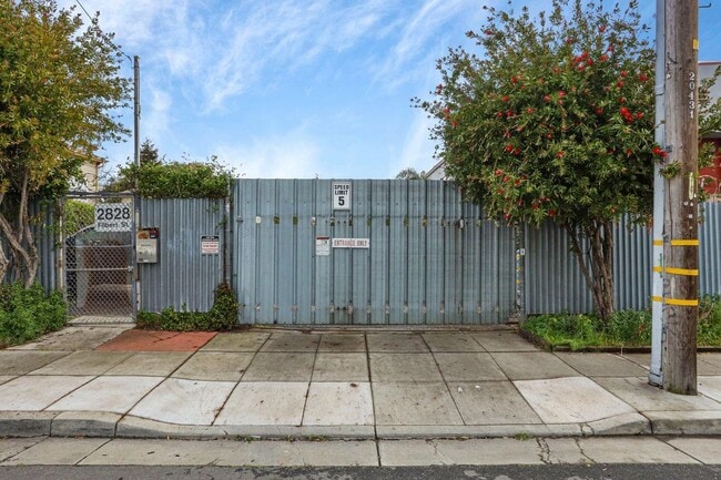 Building Photo - CHIC INDUSTRIAL 2BR/2BA CONDO Available Now!