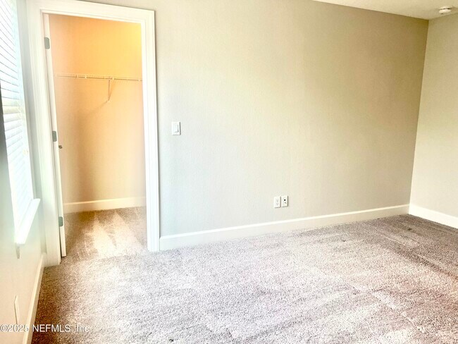 Building Photo - 242 Orchard Ln