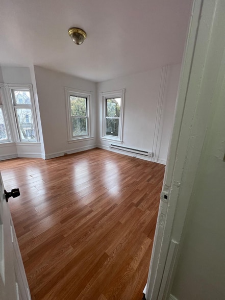 Building Photo - 527 Tilghman St