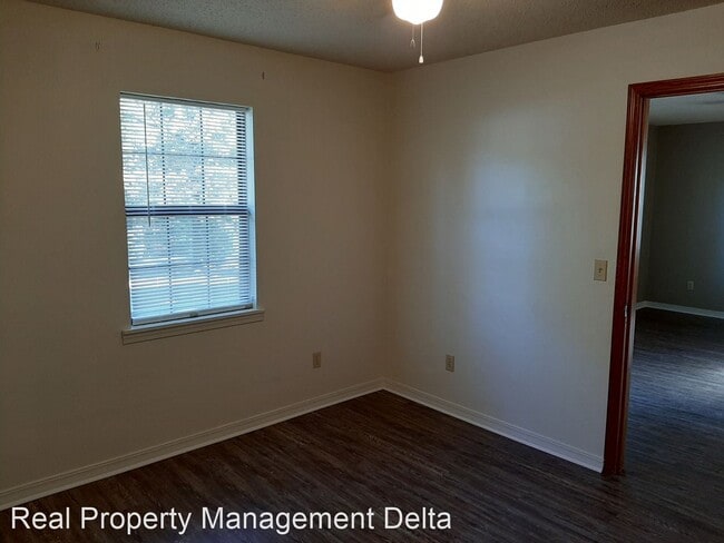 Building Photo - 2 br, 1 bath House - 634 Van Buren St.