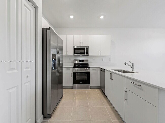 Building Photo - 1534 SE 27th Rd