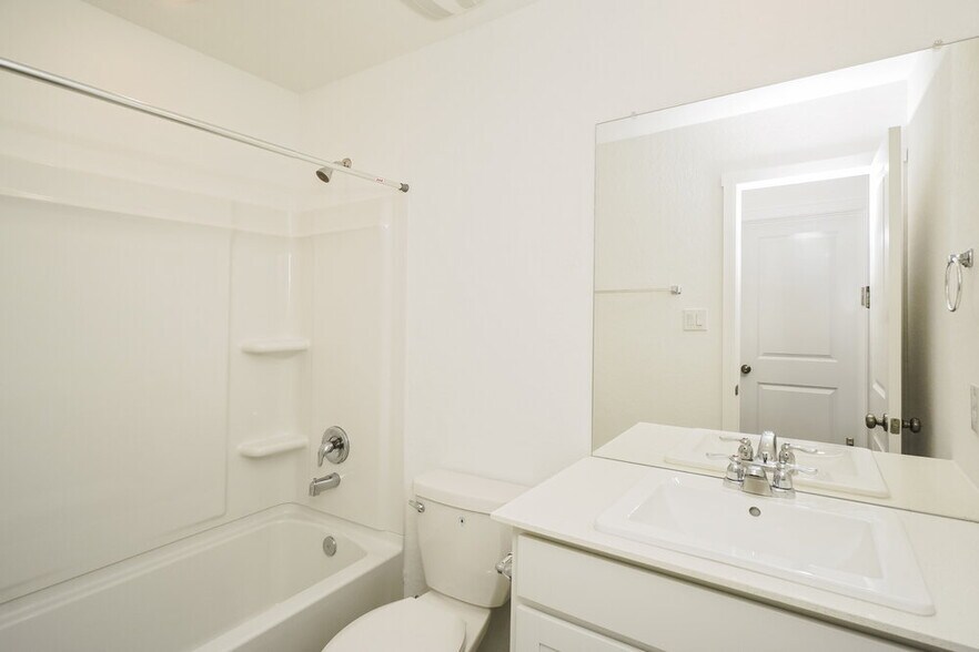 Building Photo - 2215 Burnet Rose