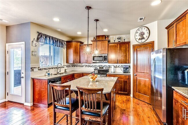 Building Photo - Beautiful Lakeland Hills Townhouse