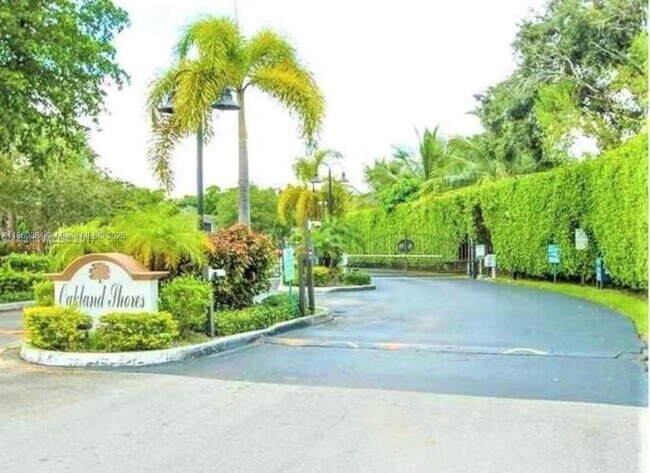 Building Photo - 3123 Oakland Shores Dr