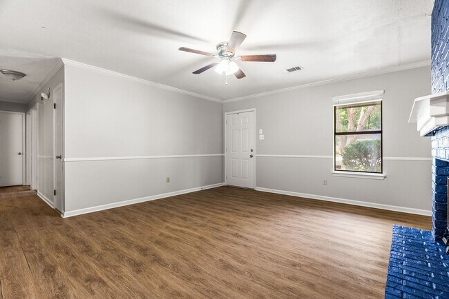 Building Photo - Updated House for Rent in Maumelle – Spaci...