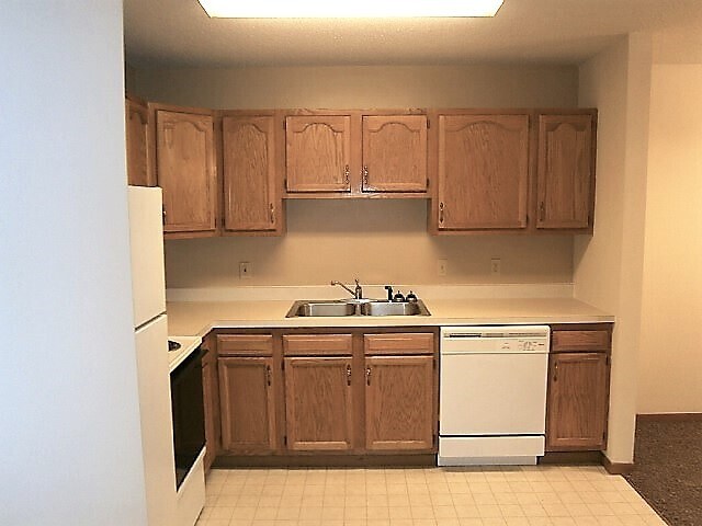 Building Photo - 1232 Spruce Ct