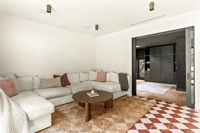 Building Photo - 738 San Lorenzo St