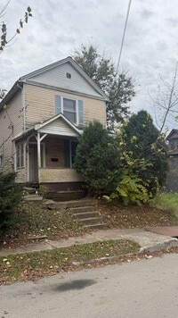Building Photo - Large 3 bedroom Single Family Home