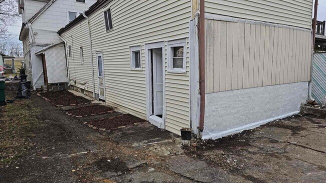 Building Photo - 29 Glenn St