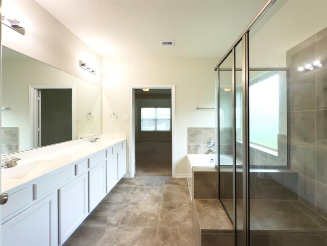 Building Photo - 20206 Heather Haven Dr