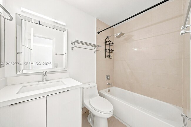 Building Photo - 9674 Fontainebleau Blvd