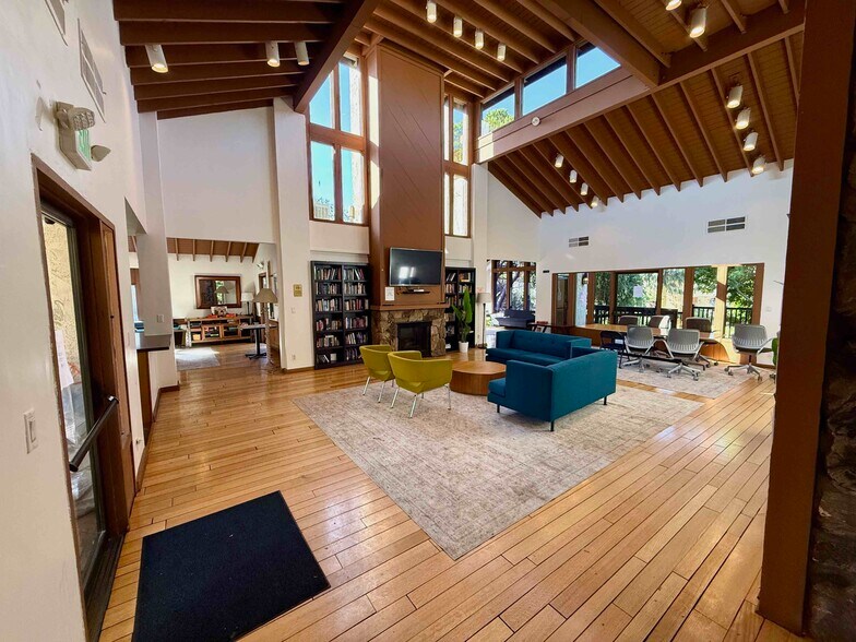 Building Photo - 14302 Summertime Ln