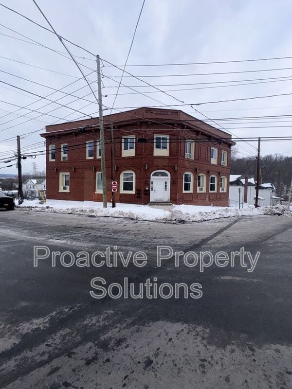 Building Photo - 730 N Main St