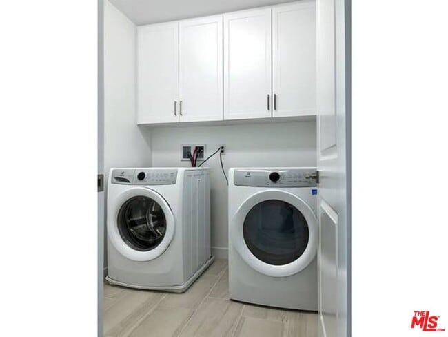 Building Photo - 7105 Tampa Ave