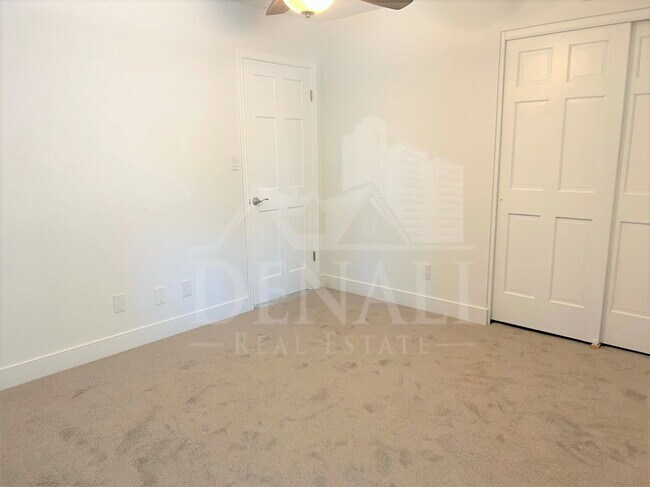 Building Photo - 618 W McNair St