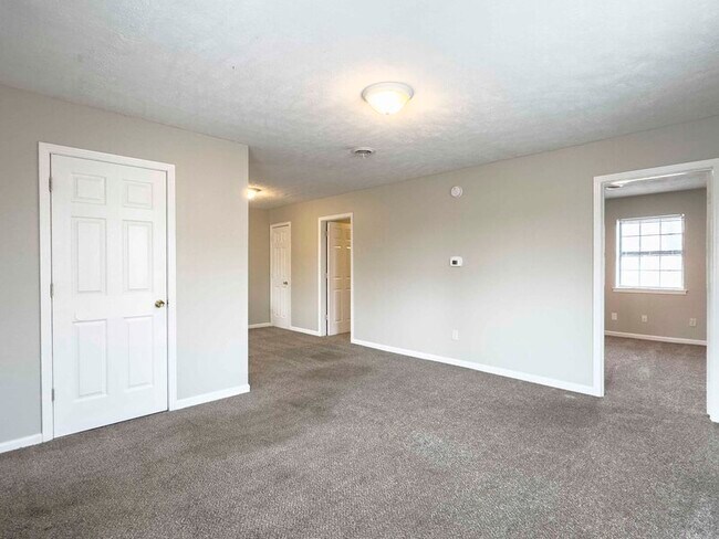 Building Photo - 19-419 Thompsonville Ln