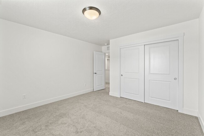 Building Photo - 1673 N Solterra Ln