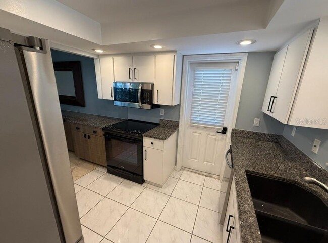 Building Photo - 5835 Tidewood Ave