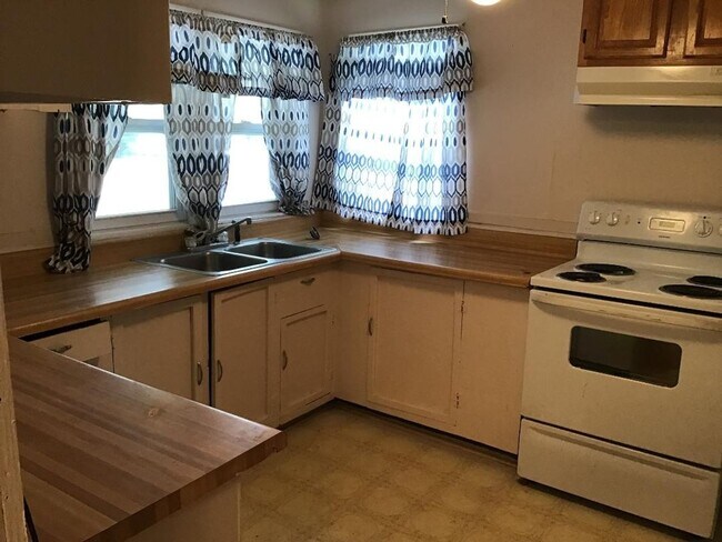 Building Photo - 21524 SE 65 Ave