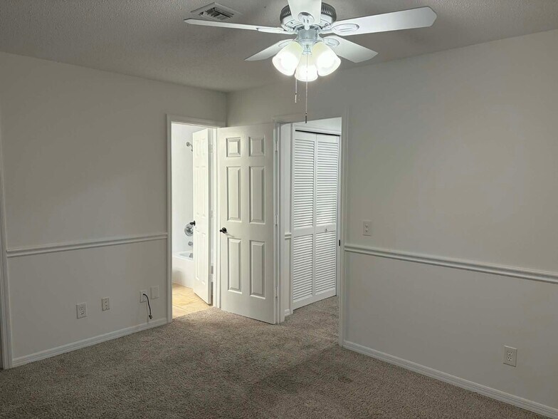 Building Photo - 25500 Cockleshell Dr