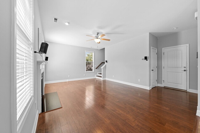 Building Photo - 1008 Whispering Doe Dr