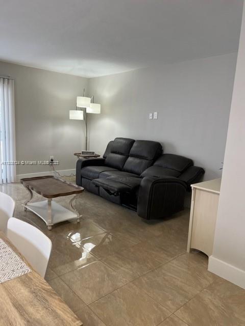 Building Photo - 4122 Collins Ave