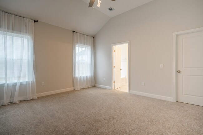 Building Photo - 106 Holland Dr