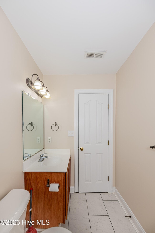 Building Photo - 100 Marble Ct