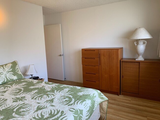 Building Photo - 2421 Ala Wai Blvd