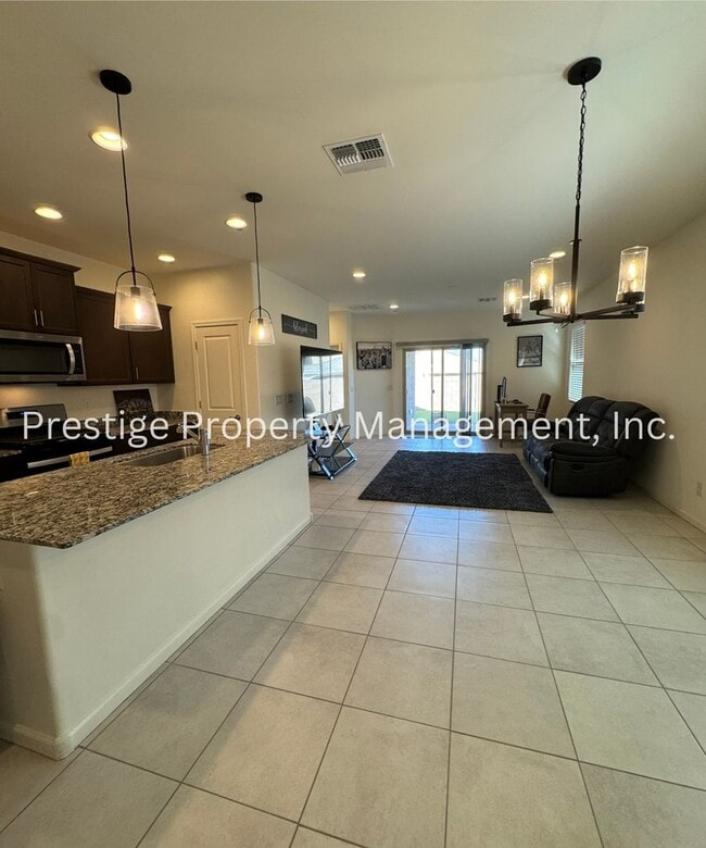 Building Photo - 3/2 Lovely Southwest Home With an Open Layout