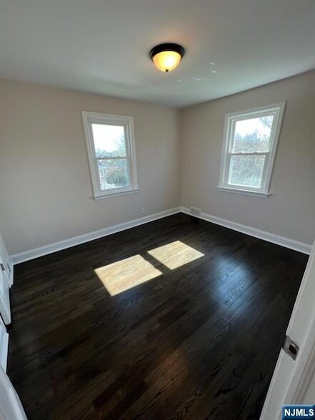 Building Photo - 611 Linden Ave
