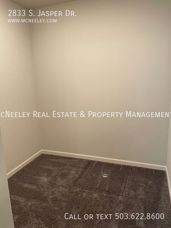 Building Photo - 2833 S Jasper Dr