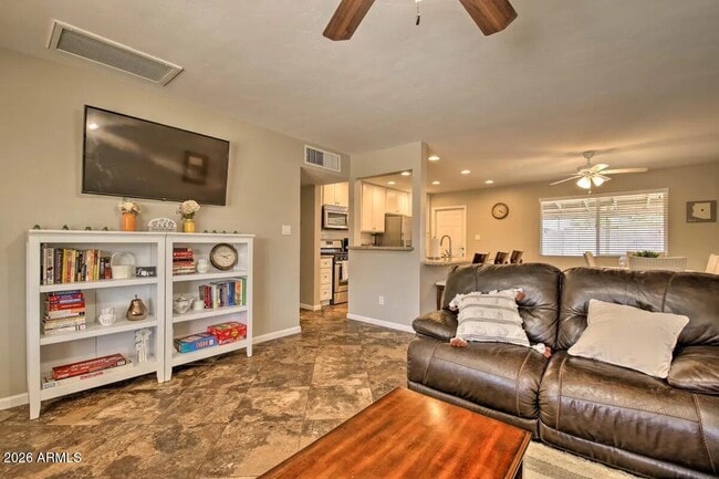 Building Photo - 609 S Priest Dr