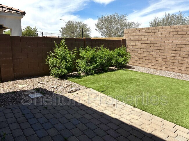 Building Photo - 10326 E Corbin Ave