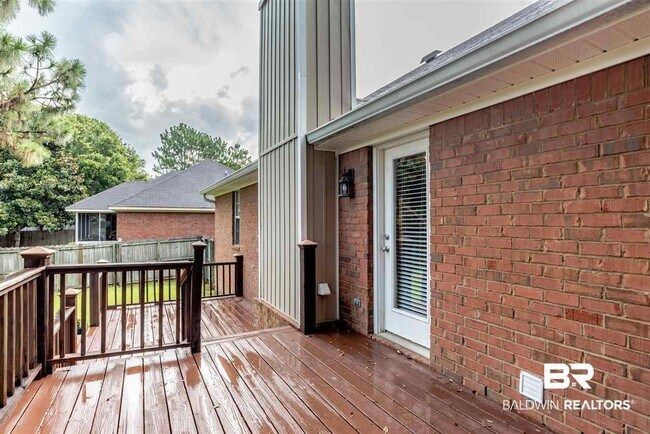 Building Photo - 10610 S Side Loop