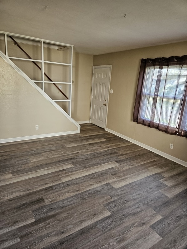 Building Photo - 1529 Myrtle Ave