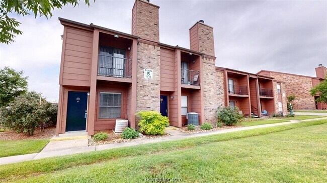 Building Photo - 904 University Oaks Blvd