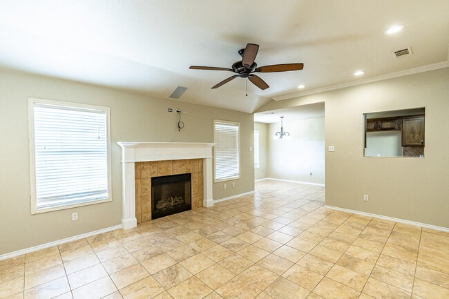 Building Photo - Cute 3 bedroom 2 bath in Frenship School District