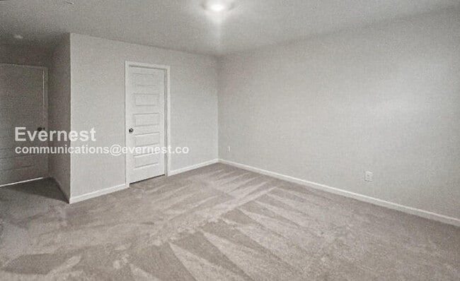 Building Photo - 3 Bed/2.5 Bath Townhome with Garage / Pet-Friendly / Available Now!