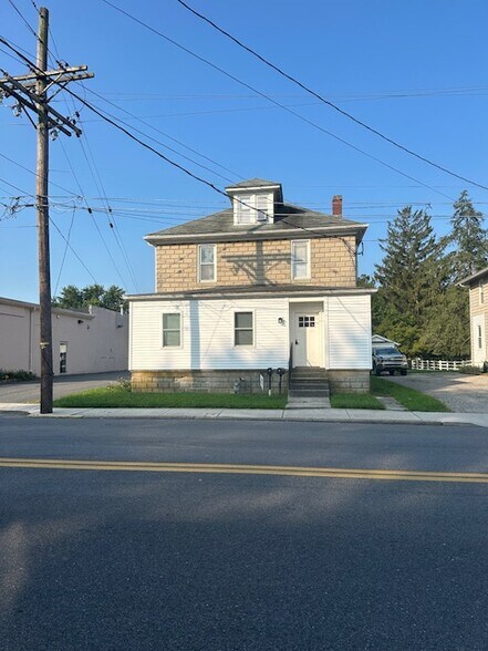 Building Photo - 302 N Queen St
