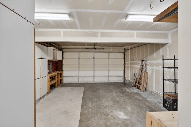 Building Photo - A Private Sanctuary with Perfect Proximity
