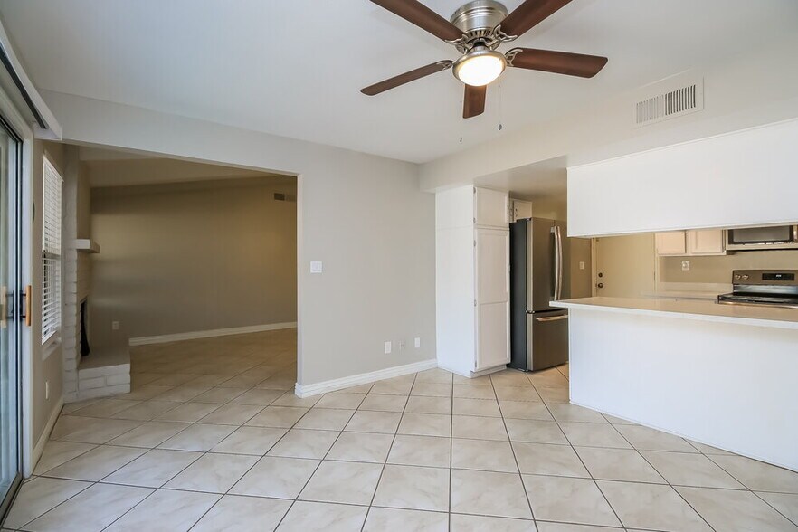 Building Photo - 3060 E Emelita Ave