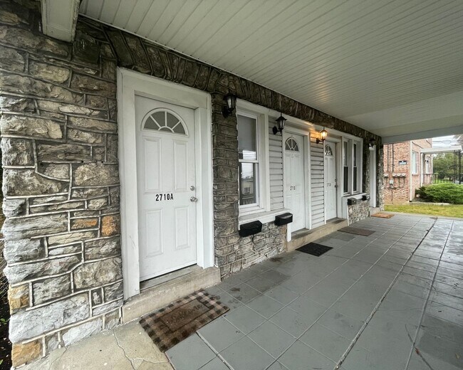 Building Photo - 2710 Woodlawn St
