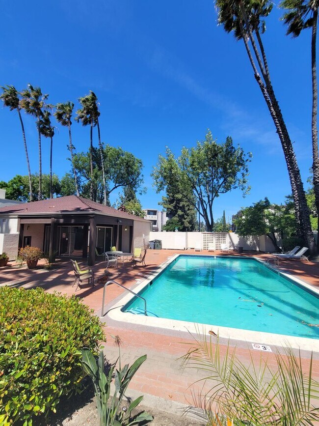 Building Photo - Charming 2-Bed, 1.5-Bath Concord Condo wit...