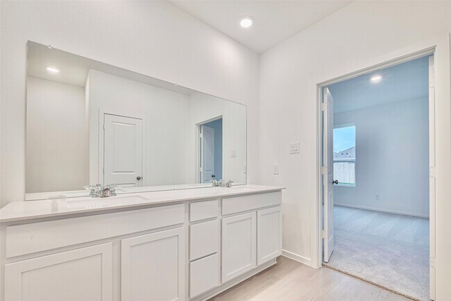 Building Photo - 6822 Yellow Jessamine Ln