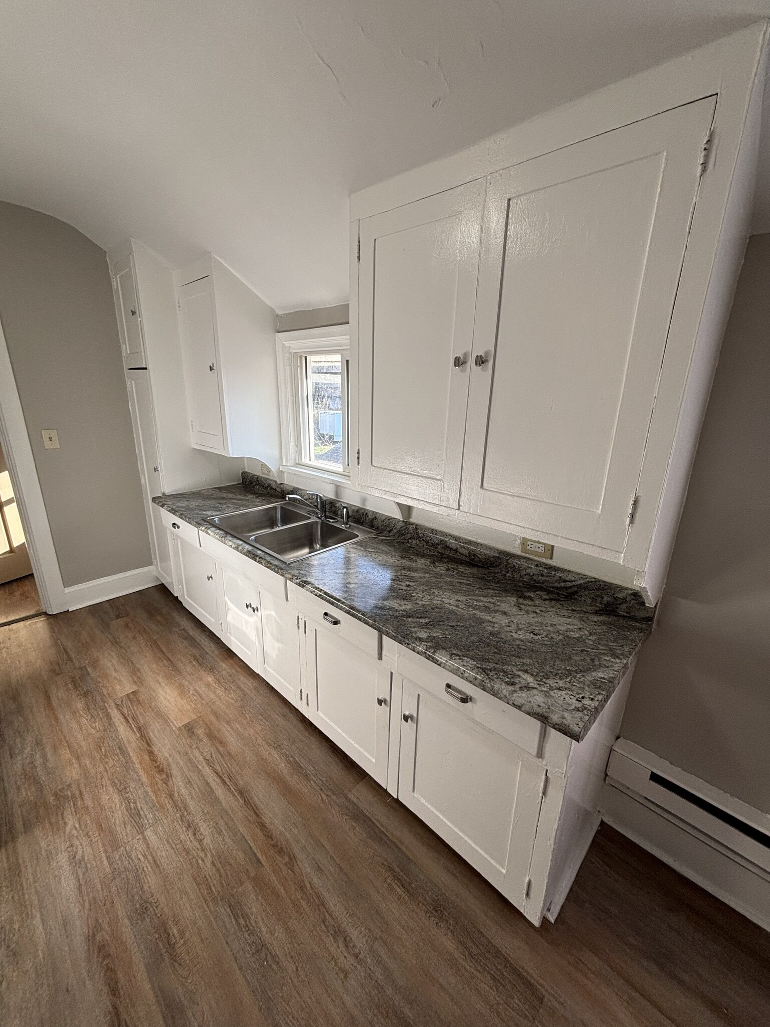 Building Photo - 472 Case Ave