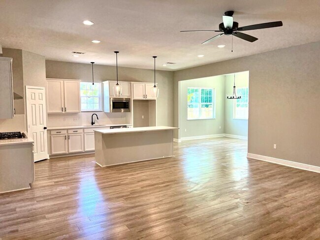 Building Photo - 10539 Durmast Dr