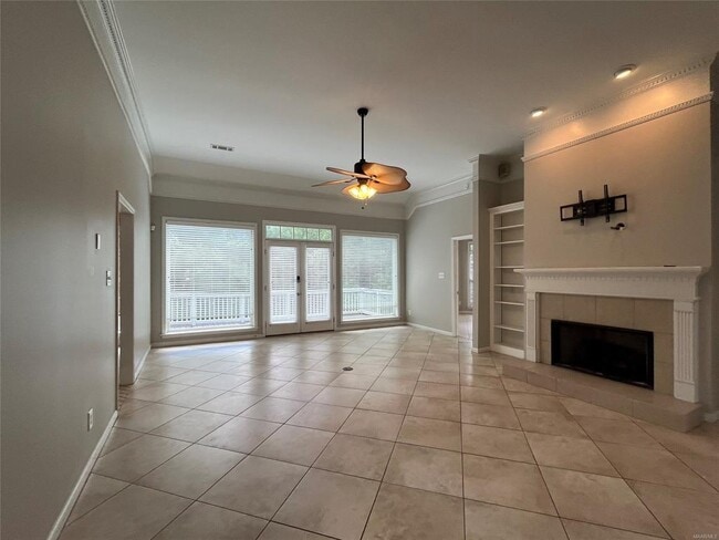 Building Photo - 704 Emerald Dr