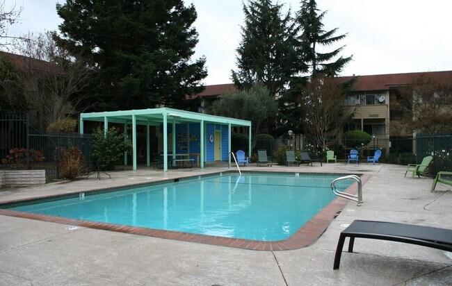 Building Photo - Welcome to this updated 3 bedroom condo with laminate vinyl plank flooring